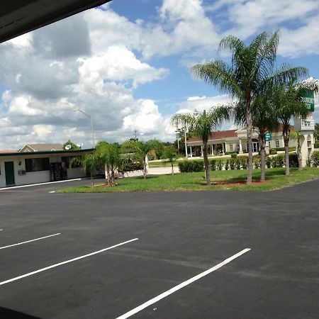 Economy Inn Okeechobee Exterior photo