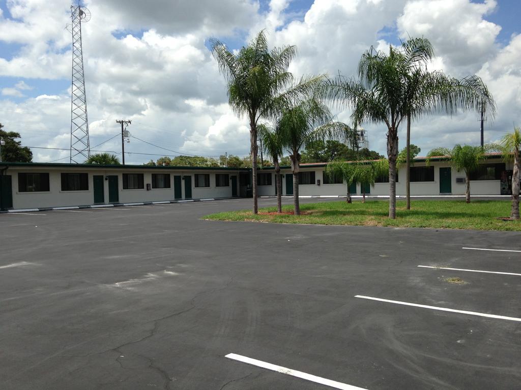 Economy Inn Okeechobee Exterior photo