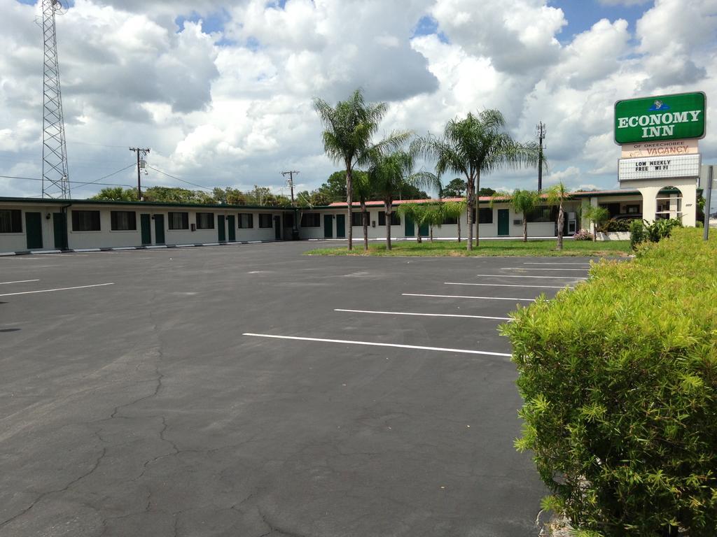 Economy Inn Okeechobee Exterior photo