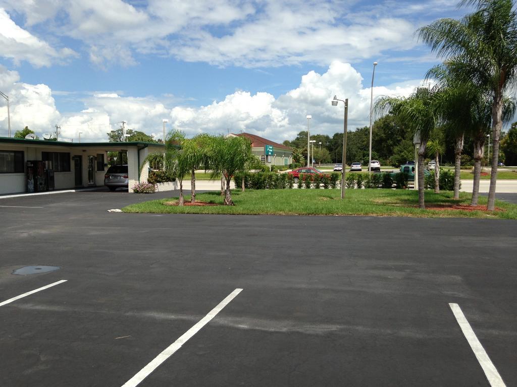 Economy Inn Okeechobee Exterior photo
