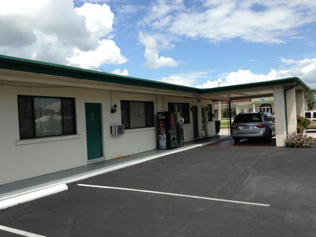 Economy Inn Okeechobee Exterior photo