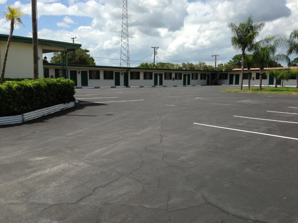 Economy Inn Okeechobee Exterior photo